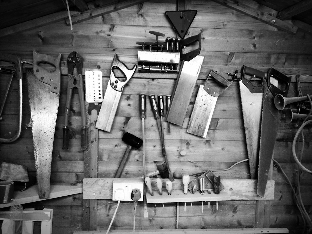 Visual illustration for best tools for Off-Grid Tiny House Automation for Artisanal Woodworkers